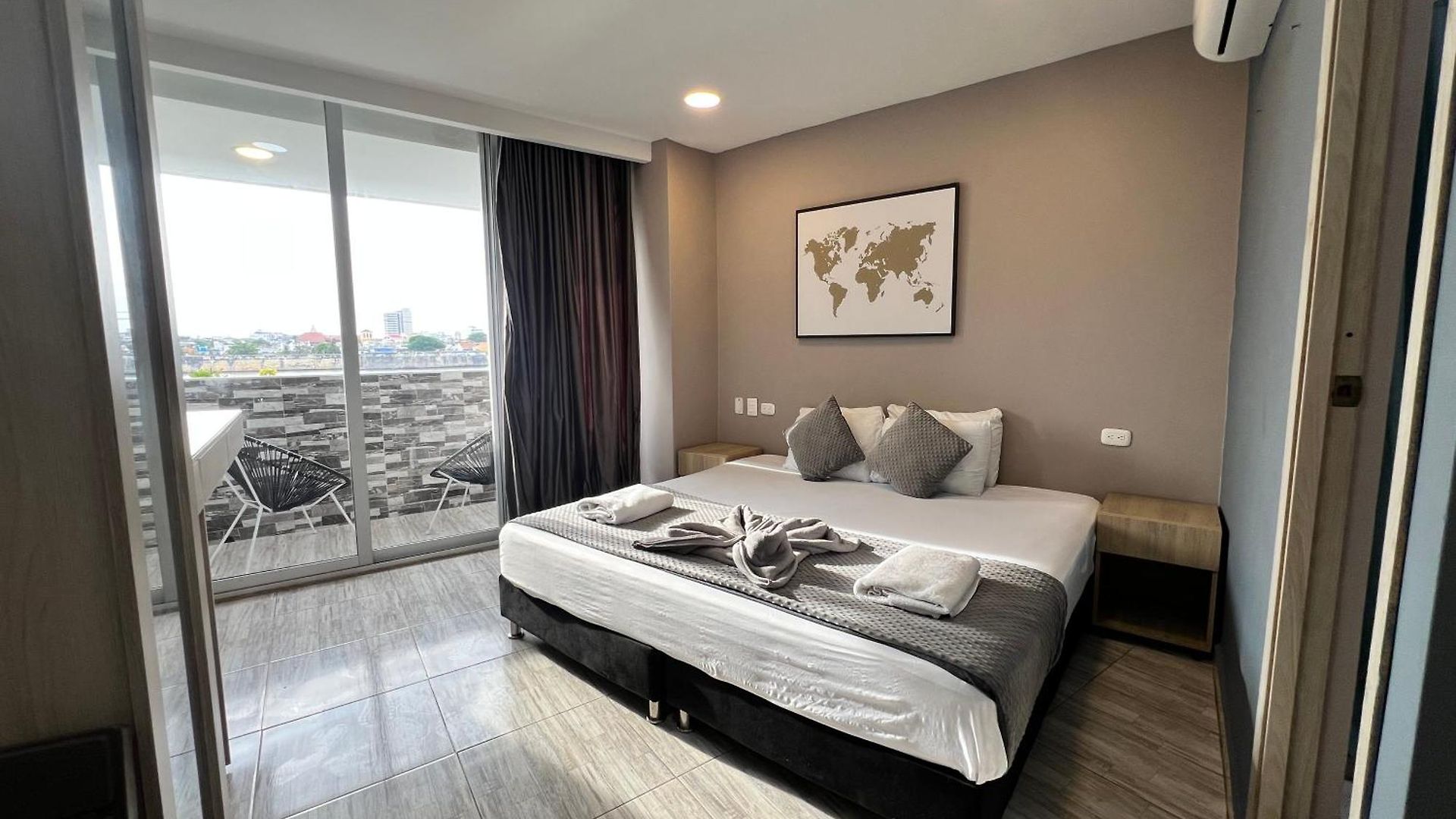 Apartamento Con Balcon Cerca Al Centro *